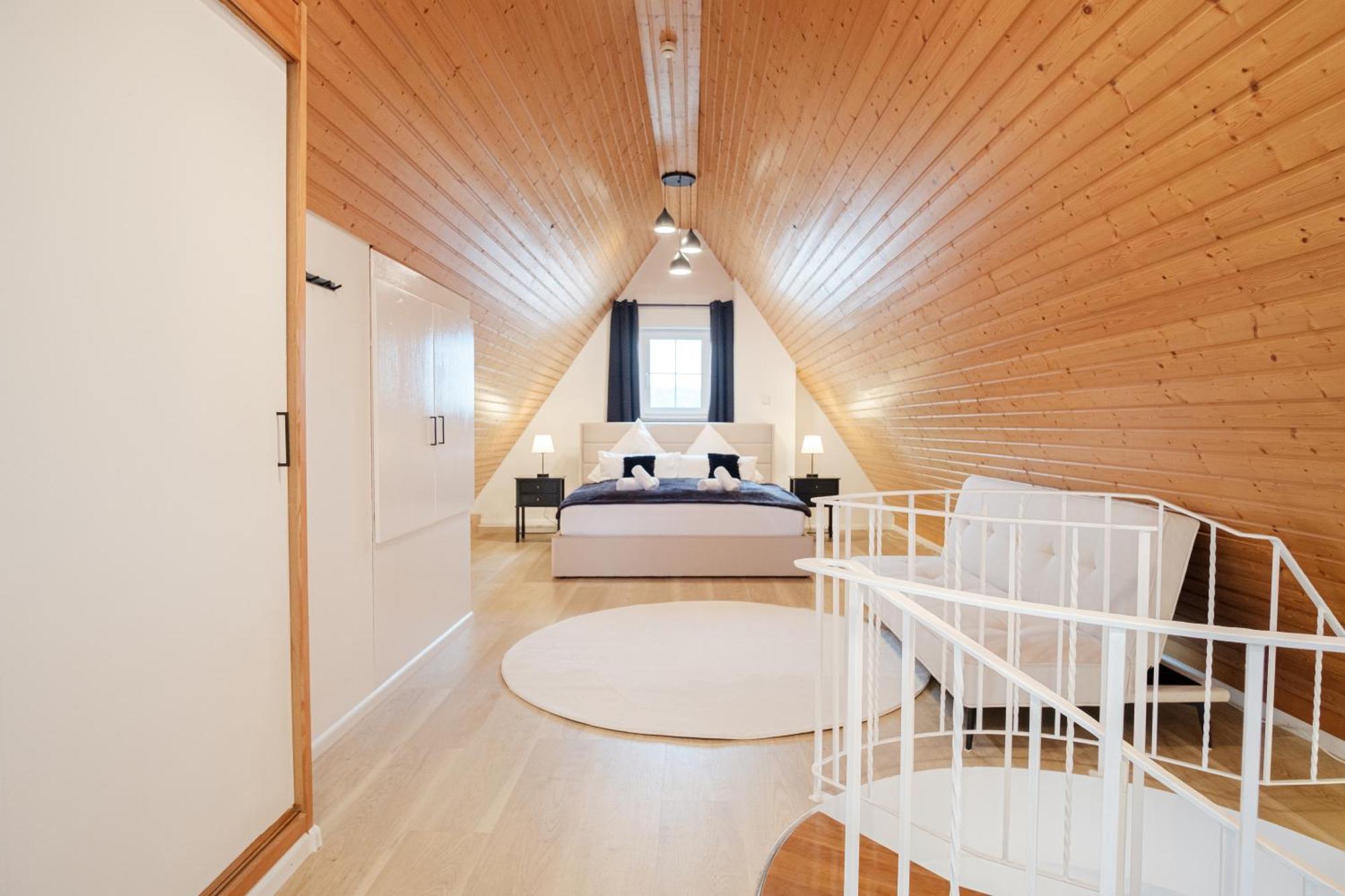 Neu Deluxe Muensterblick, Maisonette, Kingsize Bett, Kueche, Netflix, Aussicht, E-kamin Apartment *
