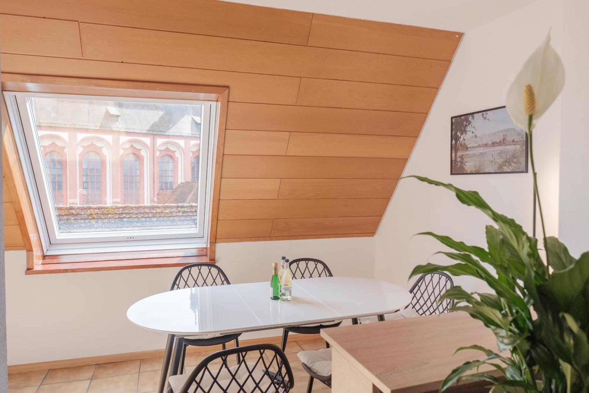Neu Deluxe Muensterblick, Maisonette, Kingsize Bett, Kueche, Netflix, Aussicht, E-kamin * Bad Sackingen